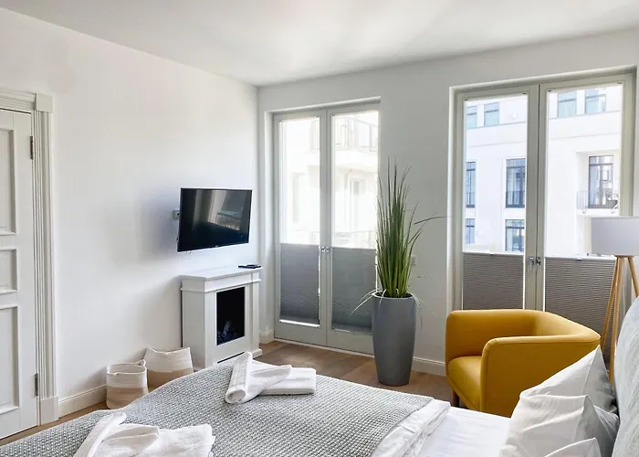 Pool Und Sauna Mit Meerblick, Direkt An Der Seebruecke - First 3 8 דירה