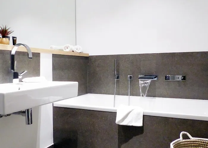 Pool Und Sauna Mit Meerblick, Direkt An Der Seebruecke - First 3 8 Sellin (Rugen)